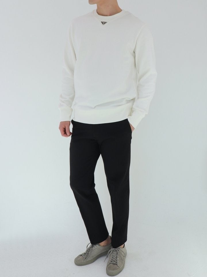 프라다 트라이앵글 맨투맨