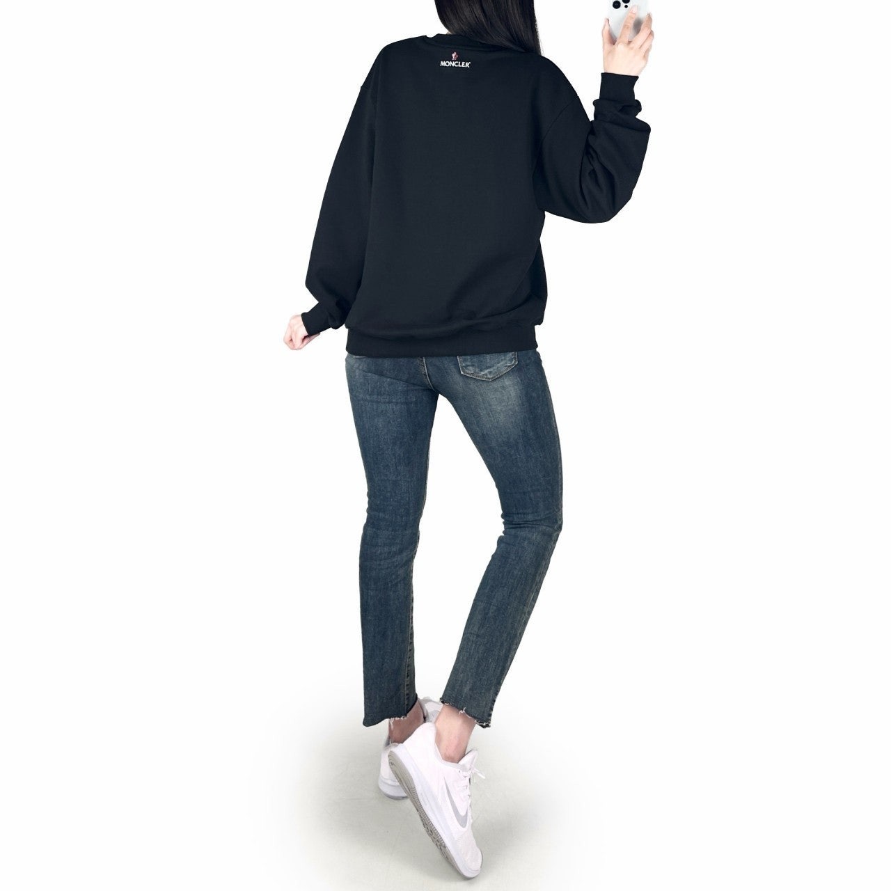 몽클레어 기본 맨투맨-