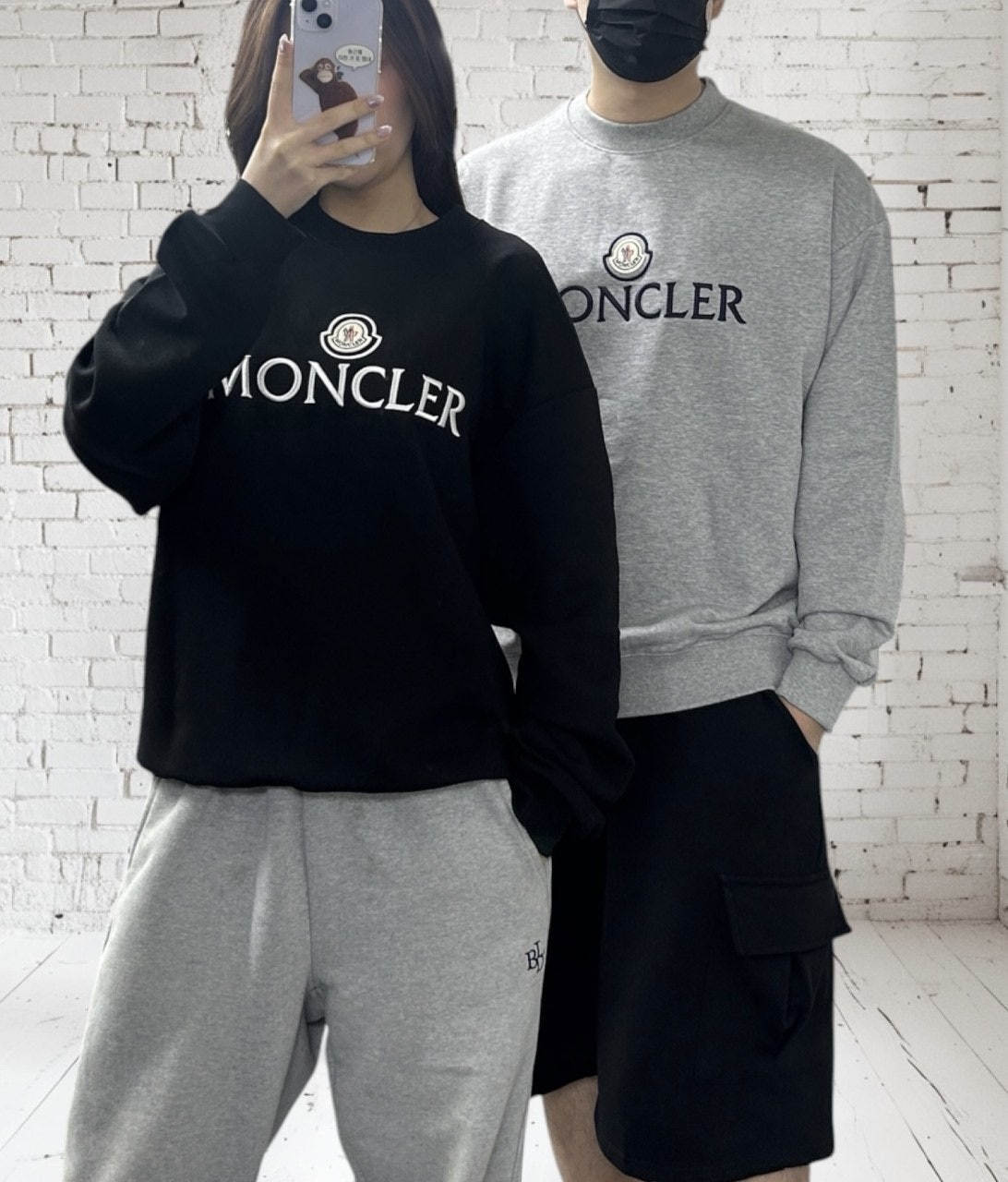 몽클레어 엠보자수 맨투맨-